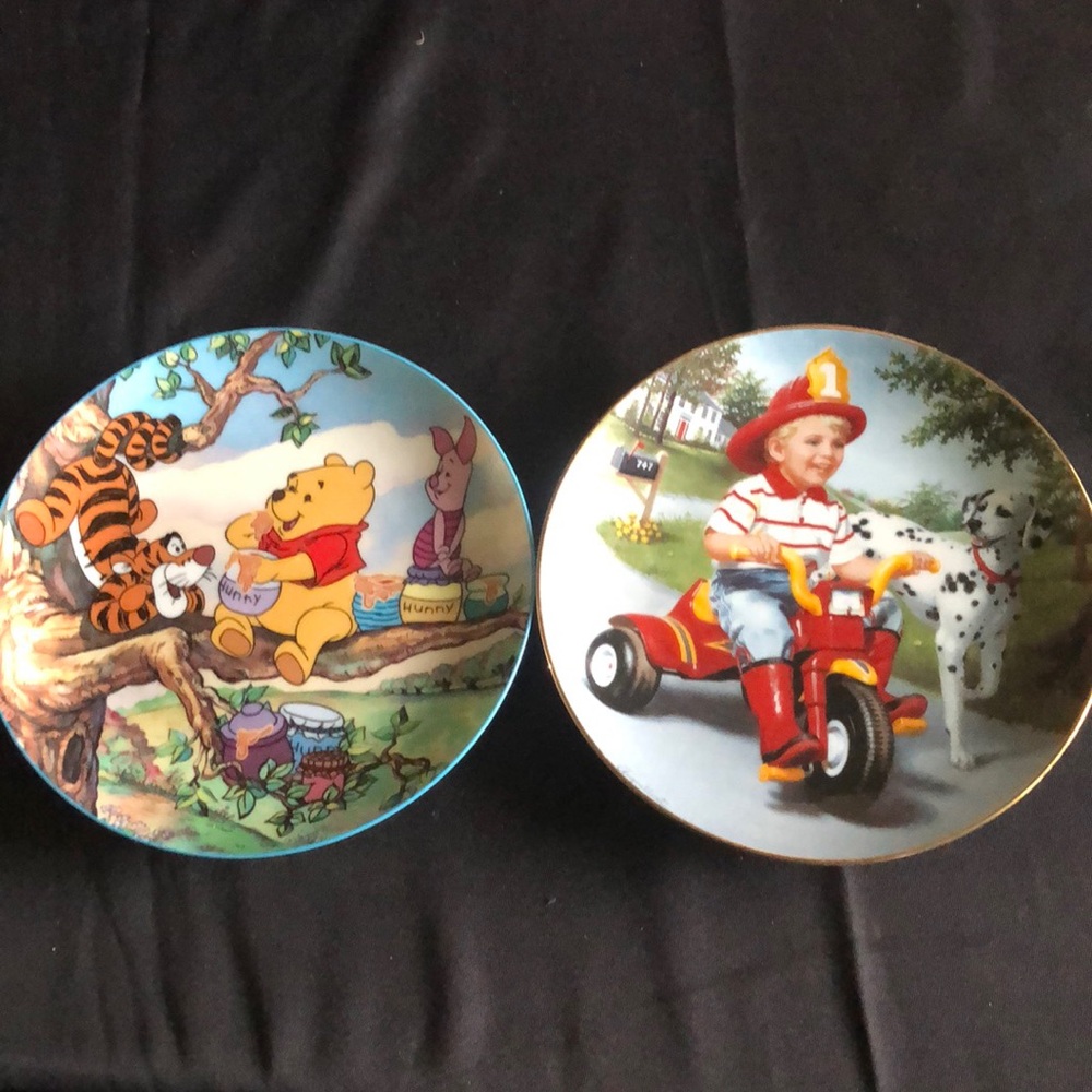 Set of 2 Collectors Plates Children of the Week and Winnie The Pooh
